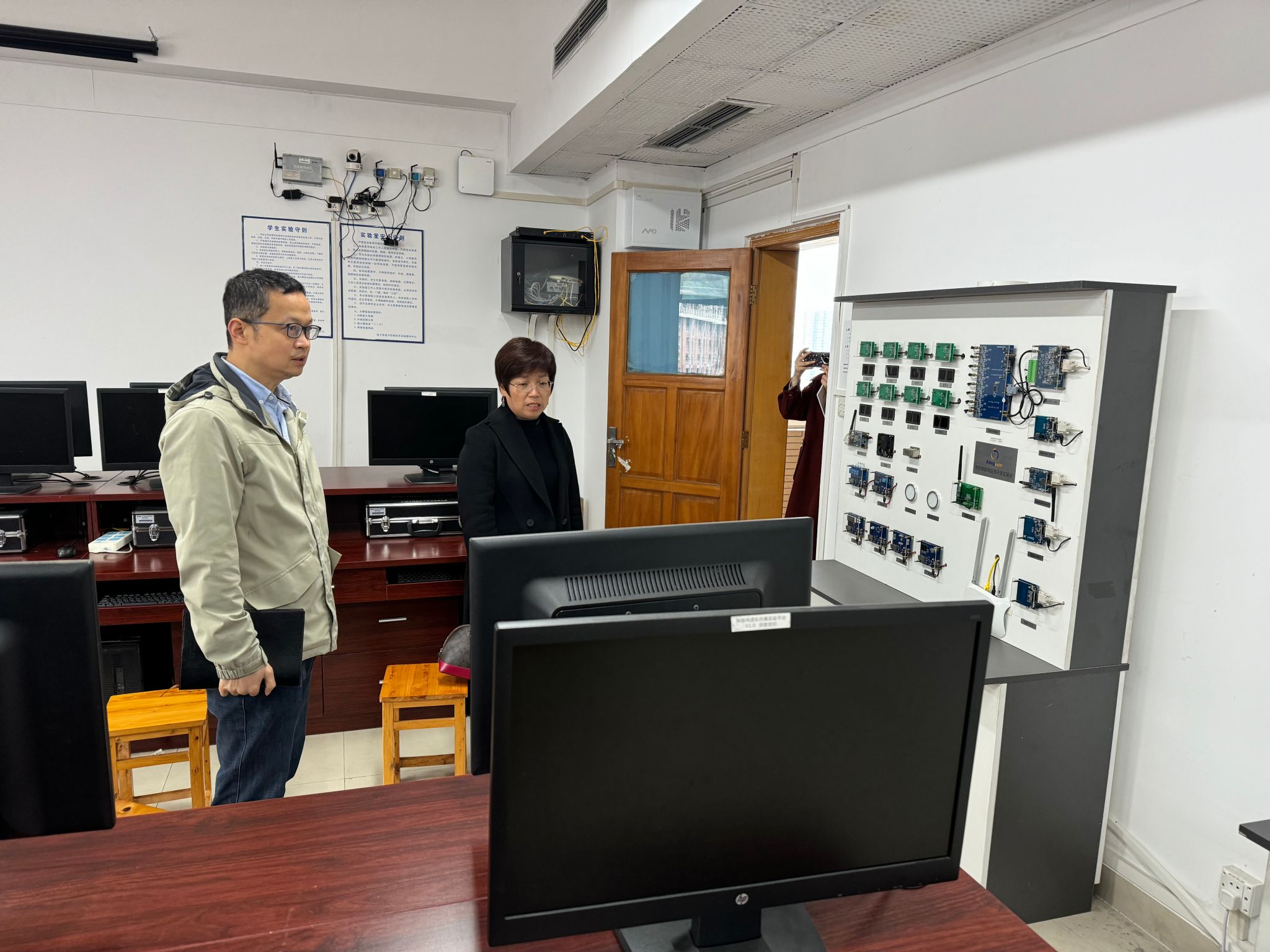 校際聯(lián)動共探新工科發(fā)展——重慶移通學(xué)院計算機(jī)學(xué)院赴重慶工商大學(xué)開展深度交流